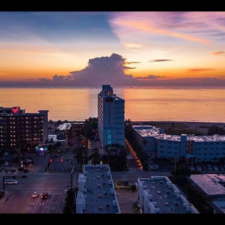 Across The Ocean Few Steps To Beach Contemporary Three Bedroom Townhouse Pompano Beach Exteriör bild