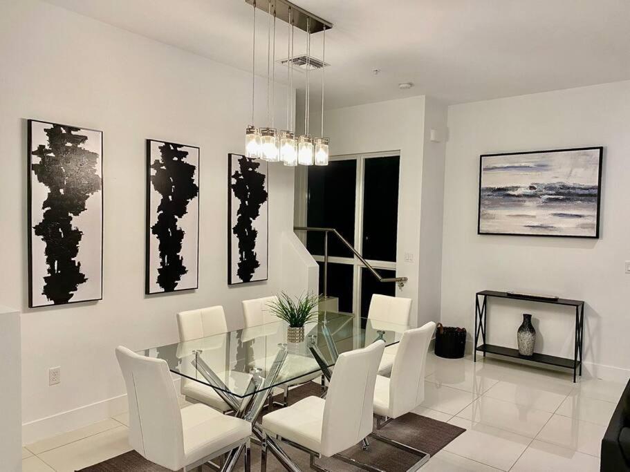 Across The Ocean Few Steps To Beach Contemporary Three Bedroom Townhouse Pompano Beach Exteriör bild