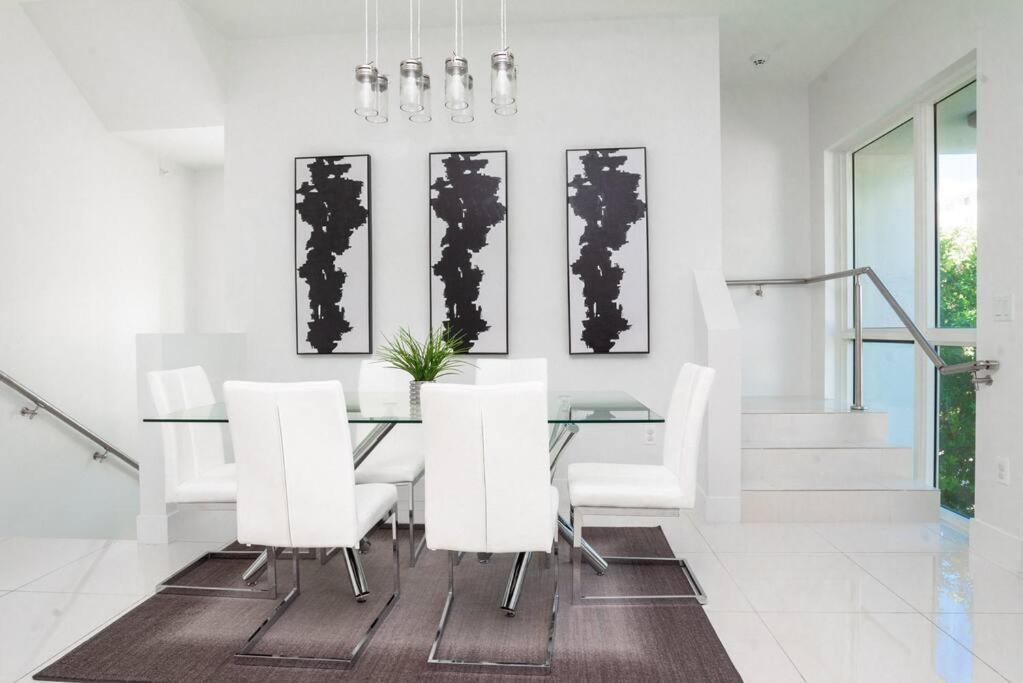 Across The Ocean Few Steps To Beach Contemporary Three Bedroom Townhouse Pompano Beach Exteriör bild