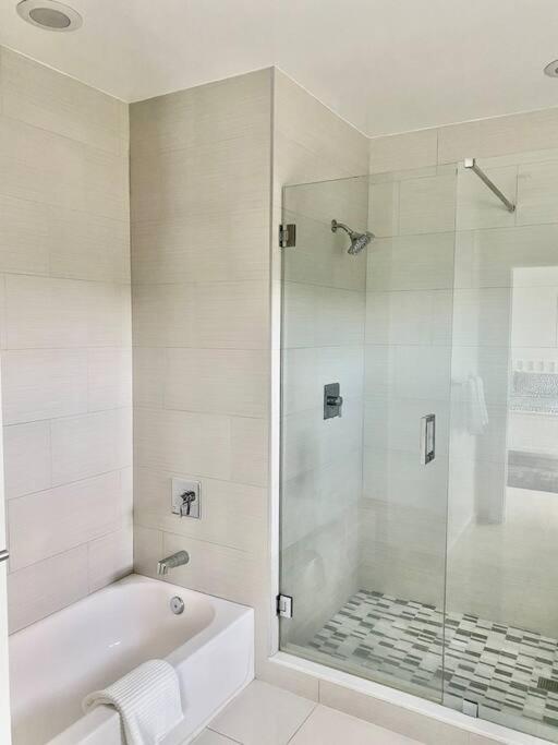 Across The Ocean Few Steps To Beach Contemporary Three Bedroom Townhouse Pompano Beach Exteriör bild
