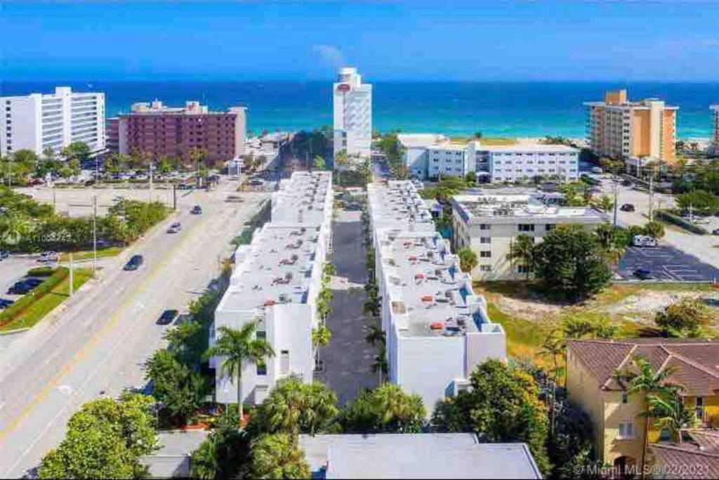 Across The Ocean Few Steps To Beach Contemporary Three Bedroom Townhouse Pompano Beach Exteriör bild