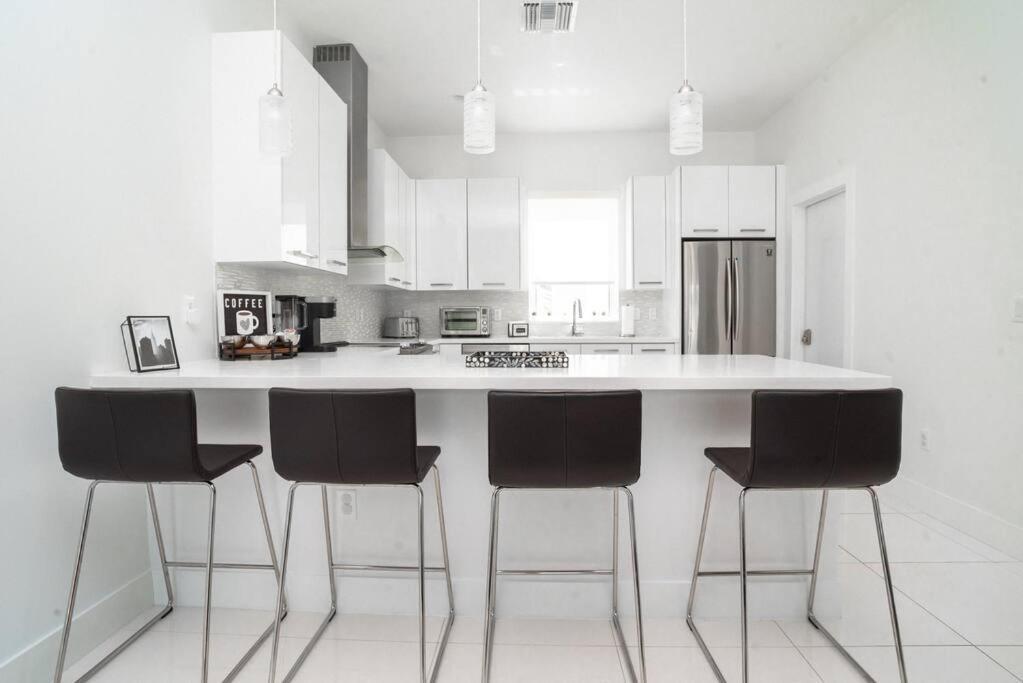 Across The Ocean Few Steps To Beach Contemporary Three Bedroom Townhouse Pompano Beach Exteriör bild