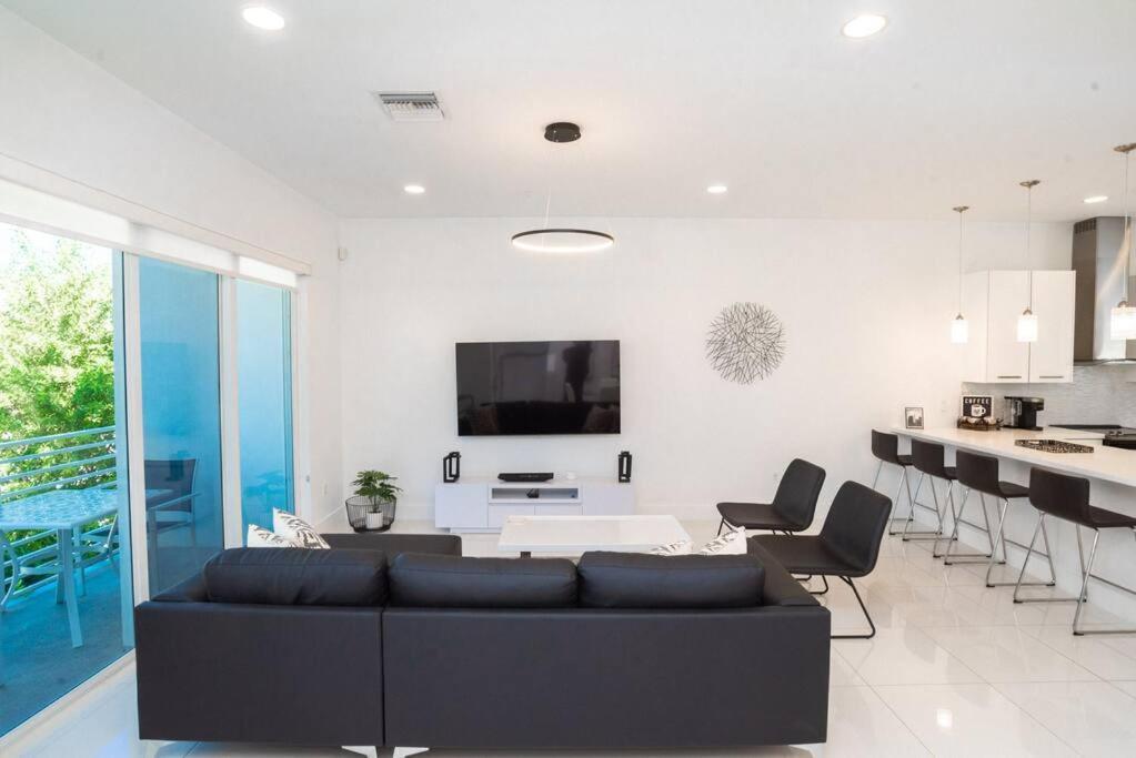 Across The Ocean Few Steps To Beach Contemporary Three Bedroom Townhouse Pompano Beach Exteriör bild