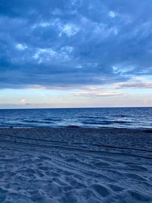 Across The Ocean Few Steps To Beach Contemporary Three Bedroom Townhouse Pompano Beach Exteriör bild