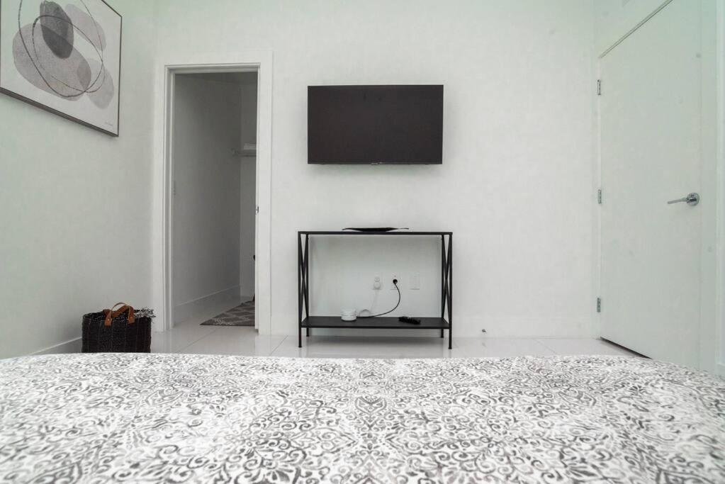 Across The Ocean Few Steps To Beach Contemporary Three Bedroom Townhouse Pompano Beach Exteriör bild