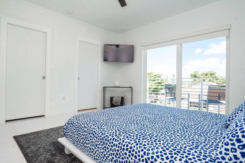 Across The Ocean Few Steps To Beach Contemporary Three Bedroom Townhouse Pompano Beach Exteriör bild