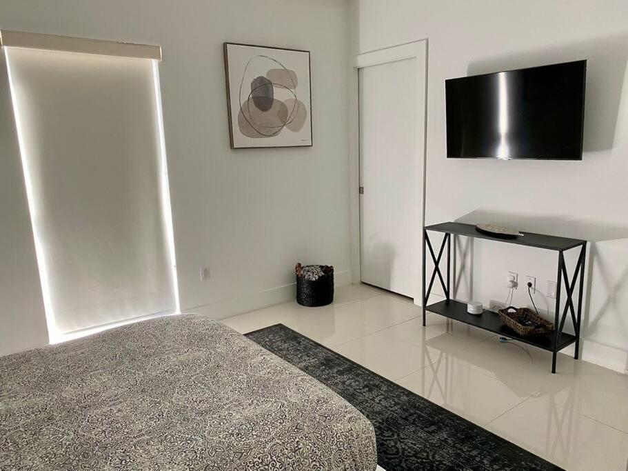 Across The Ocean Few Steps To Beach Contemporary Three Bedroom Townhouse Pompano Beach Exteriör bild