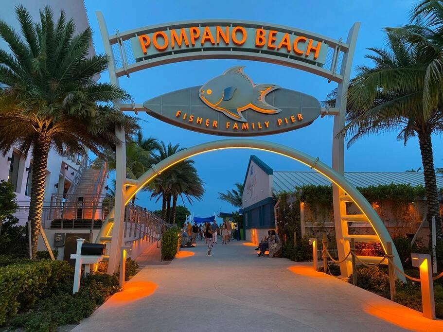 Across The Ocean Few Steps To Beach Contemporary Three Bedroom Townhouse Pompano Beach Exteriör bild