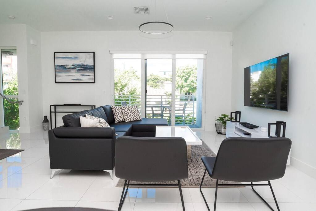 Across The Ocean Few Steps To Beach Contemporary Three Bedroom Townhouse Pompano Beach Exteriör bild