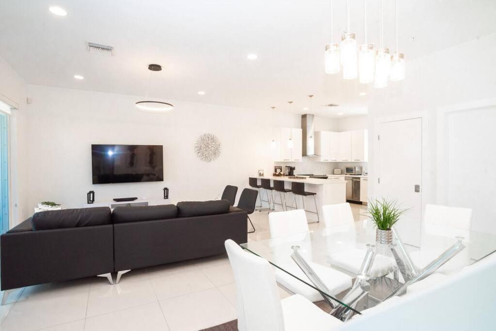Across The Ocean Few Steps To Beach Contemporary Three Bedroom Townhouse Pompano Beach Exteriör bild