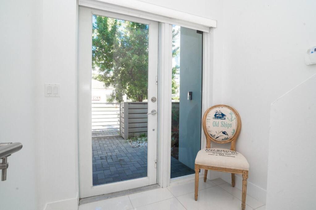 Across The Ocean Few Steps To Beach Contemporary Three Bedroom Townhouse Pompano Beach Exteriör bild