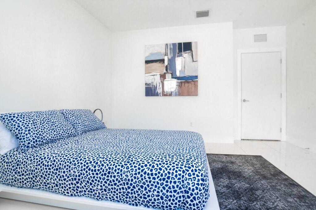 Across The Ocean Few Steps To Beach Contemporary Three Bedroom Townhouse Pompano Beach Exteriör bild