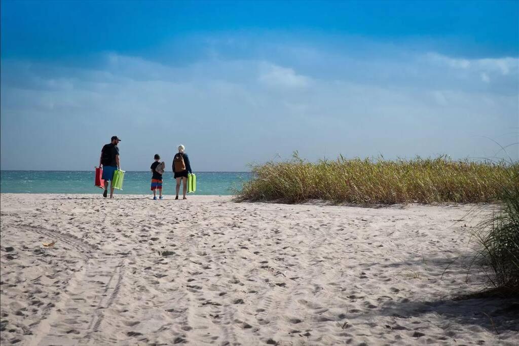 Across The Ocean Few Steps To Beach Contemporary Three Bedroom Townhouse Pompano Beach Exteriör bild