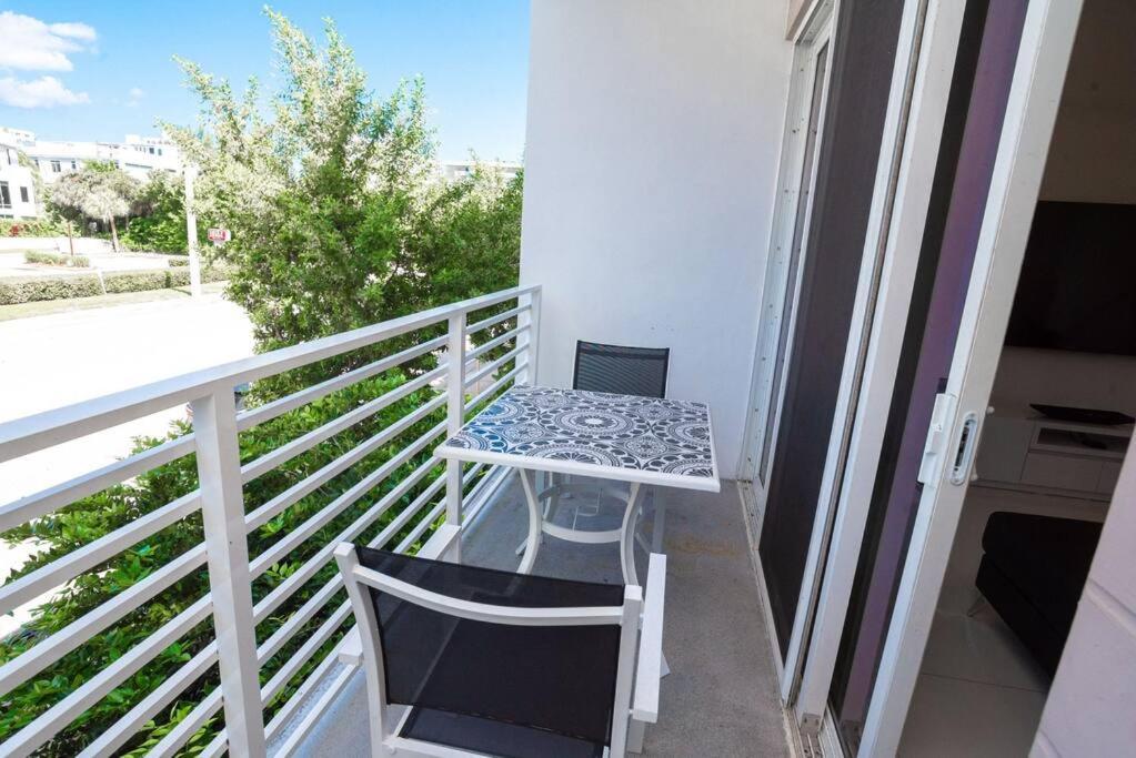 Across The Ocean Few Steps To Beach Contemporary Three Bedroom Townhouse Pompano Beach Exteriör bild