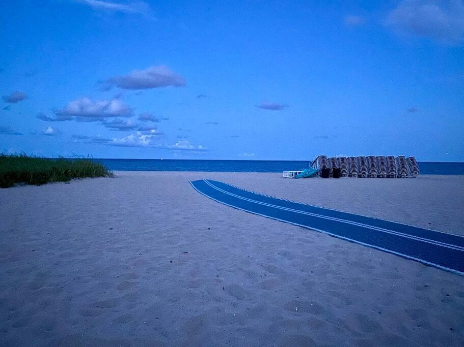 Across The Ocean Few Steps To Beach Contemporary Three Bedroom Townhouse Pompano Beach Exteriör bild